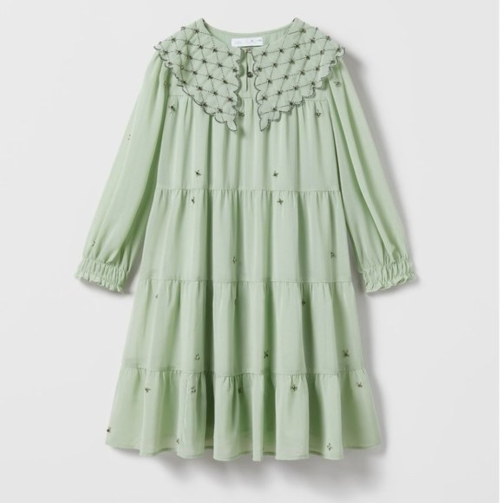 JEWEL AND RHINESTONE MIDI DRESS
In great condition.
Size on the tag 11/12